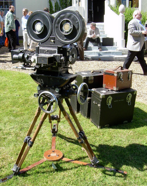 newall-hammer-films.jpg (419.8 KiB) Viewed 76681 times newall-hammer-films.jpg