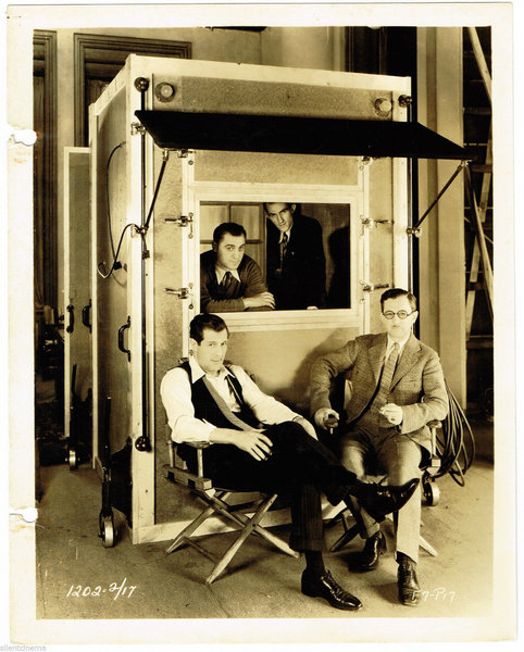 camera_booth.JPG (1.03 MiB) Viewed 115119 times camera_booth.JPG